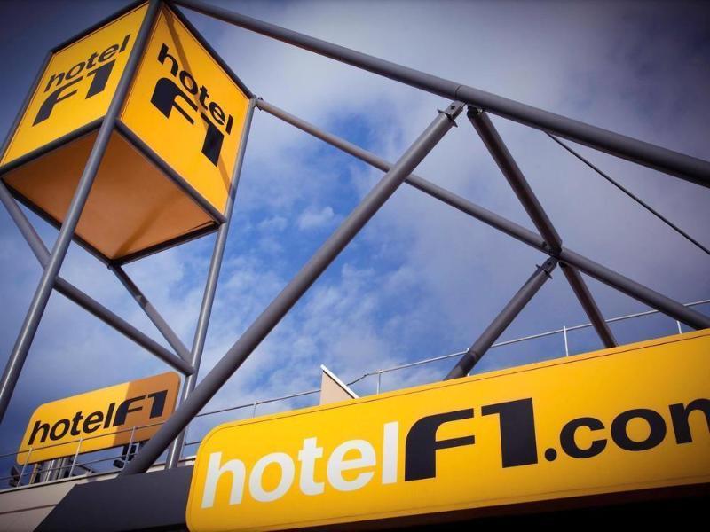 Hotelf1 Laval Changé Exterior foto